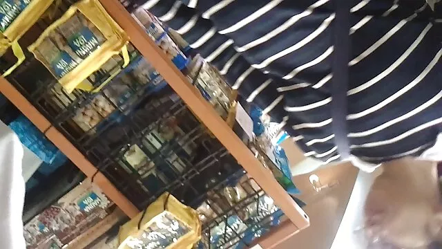 Mindi Mink aleska porno video elcsábítja, nyalogatja lábujjak jóga nadrág