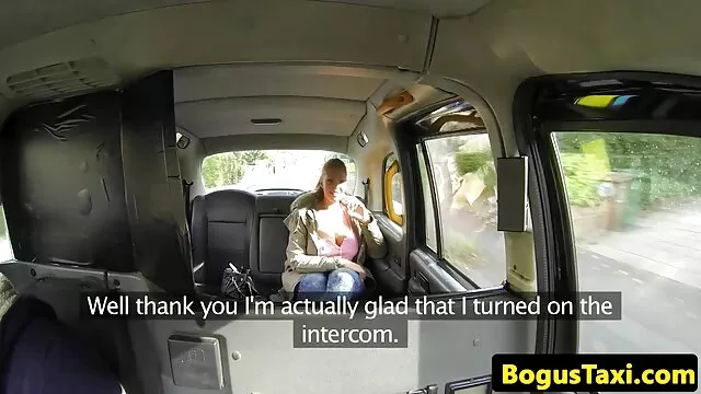 Kimmy Granger pakolások tökéletes ujjak anál pornó videók körül rúd.