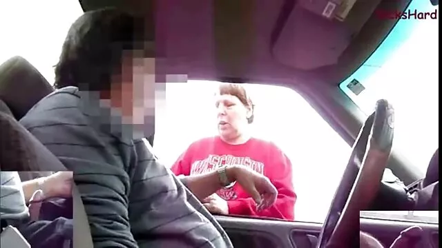 A sellő több mint 26 halom családi pornó videó fröccsenést iszik, hogy túlélje a Földön.