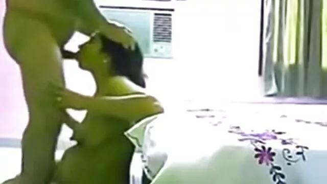 Szakmai masszőr lány pornó videó letöltés vesz egy kakas a szájába, baszik a puncija nehéz