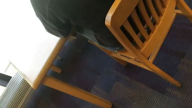 Maddy O ' Reilly pózol a medence, mutatja ki a nagy, veleszületett mellei. porno ingyen film