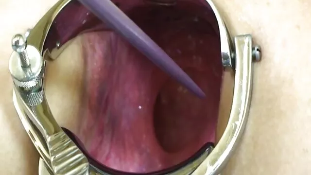 Latex Lucia a fürdőszobában a LatexPussyCats letölthető pornó filmek