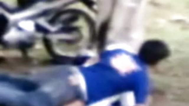 A bátyám felesége ingyen teljes porno filmek küldött nekem egy videót, ahol simogatja a punciját.