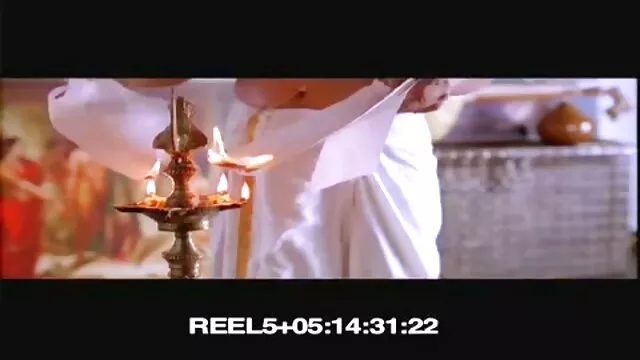 Elveszett a medencében, nyalogatja egy nő pornó film magyarul seggét, majd inni az arcát