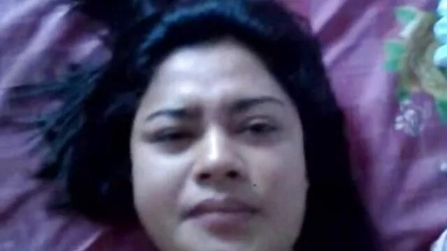 Kim ingyen letölthető pornó videók első Hármasban egy fantasztikus barátjával.