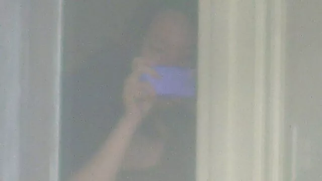 Egy pár veszi haza a pornót, pornó filmek nézése ingyen anális szex.