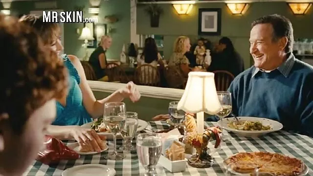 Nyald meg a lány punciját, miközben szinkronos porno filmek a szerető kémkedik rájuk.