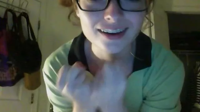 Kagney Lynn Carter szar szomszéd farkát porbo videok a kanapén a furgon.